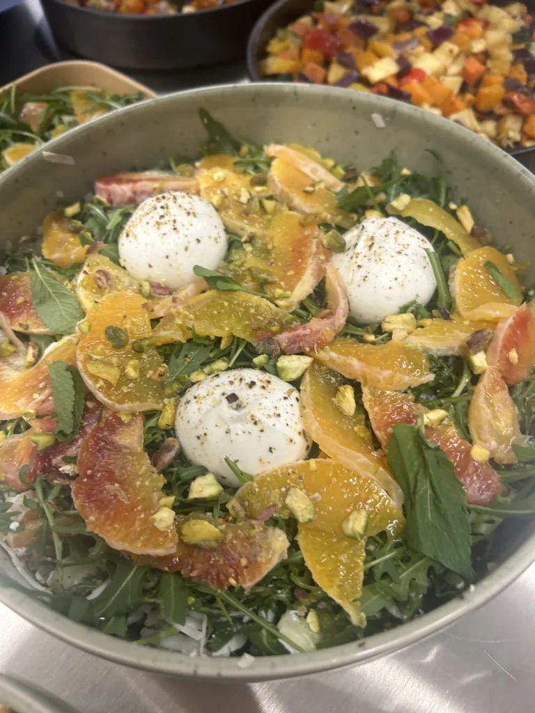 Burratasalade met vijgen, sinaasappel en rucola